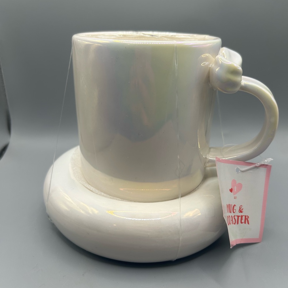 Target Bullseye Playground White Iridescent Mug With Bow Handle And Coaster NEW